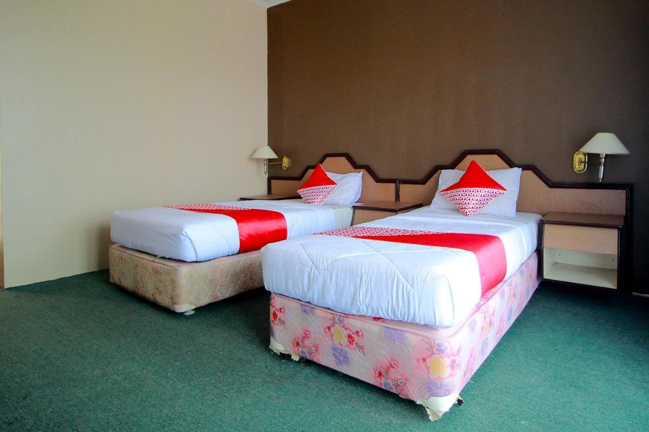 Oyo 2360 Hotel Rio Bengkulu Kültér fotó
