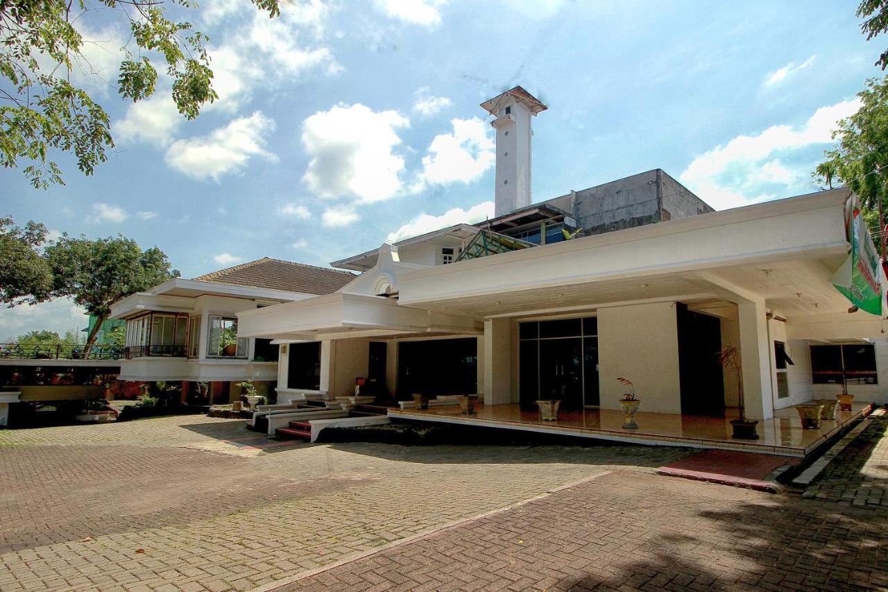 Oyo 2360 Hotel Rio Bengkulu Kültér fotó